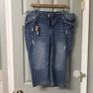Brand new curvy size 16 capri jeans